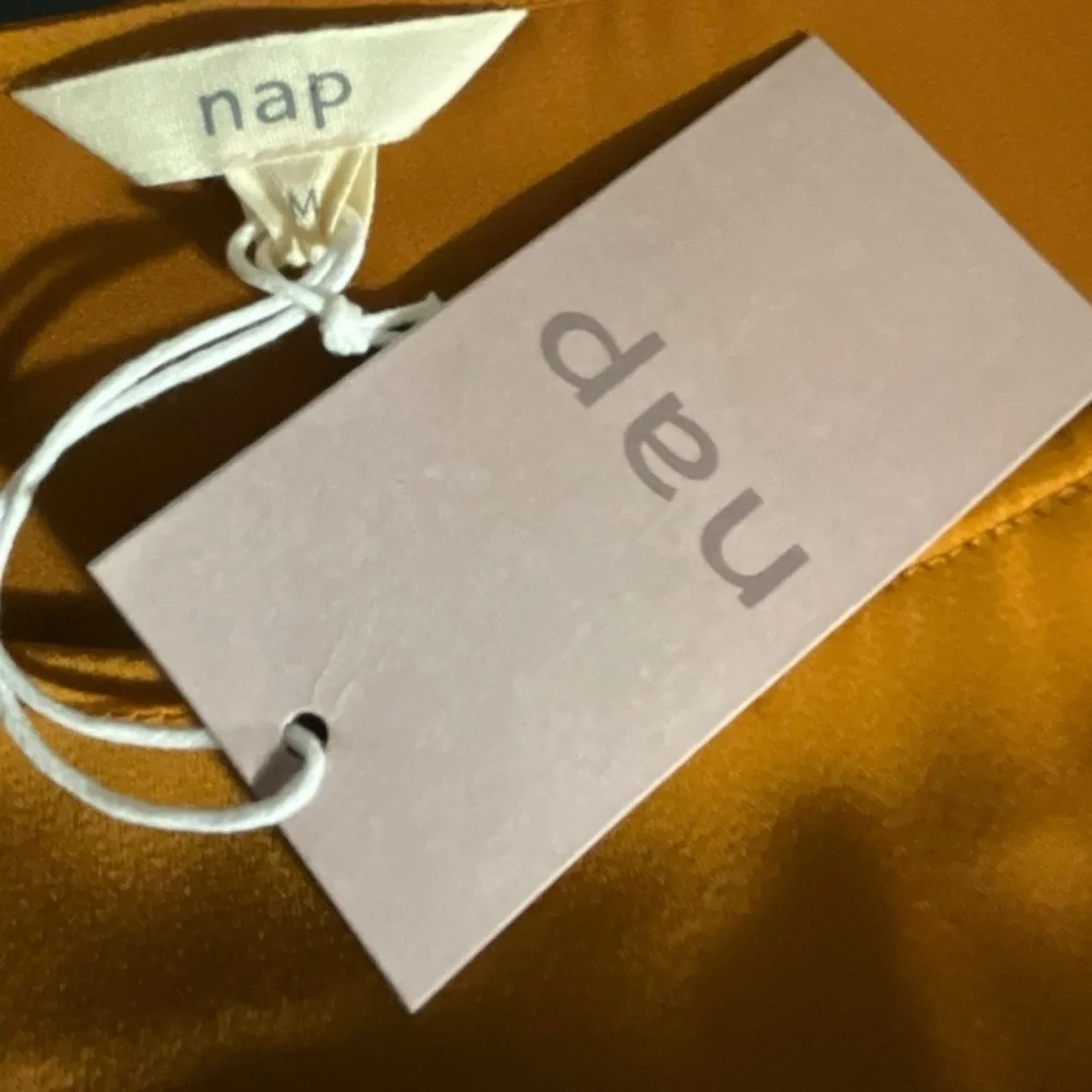 NAP‎ lounge Wear Free Flowing Cropped Top Pleated Sleeve in Warm Amber